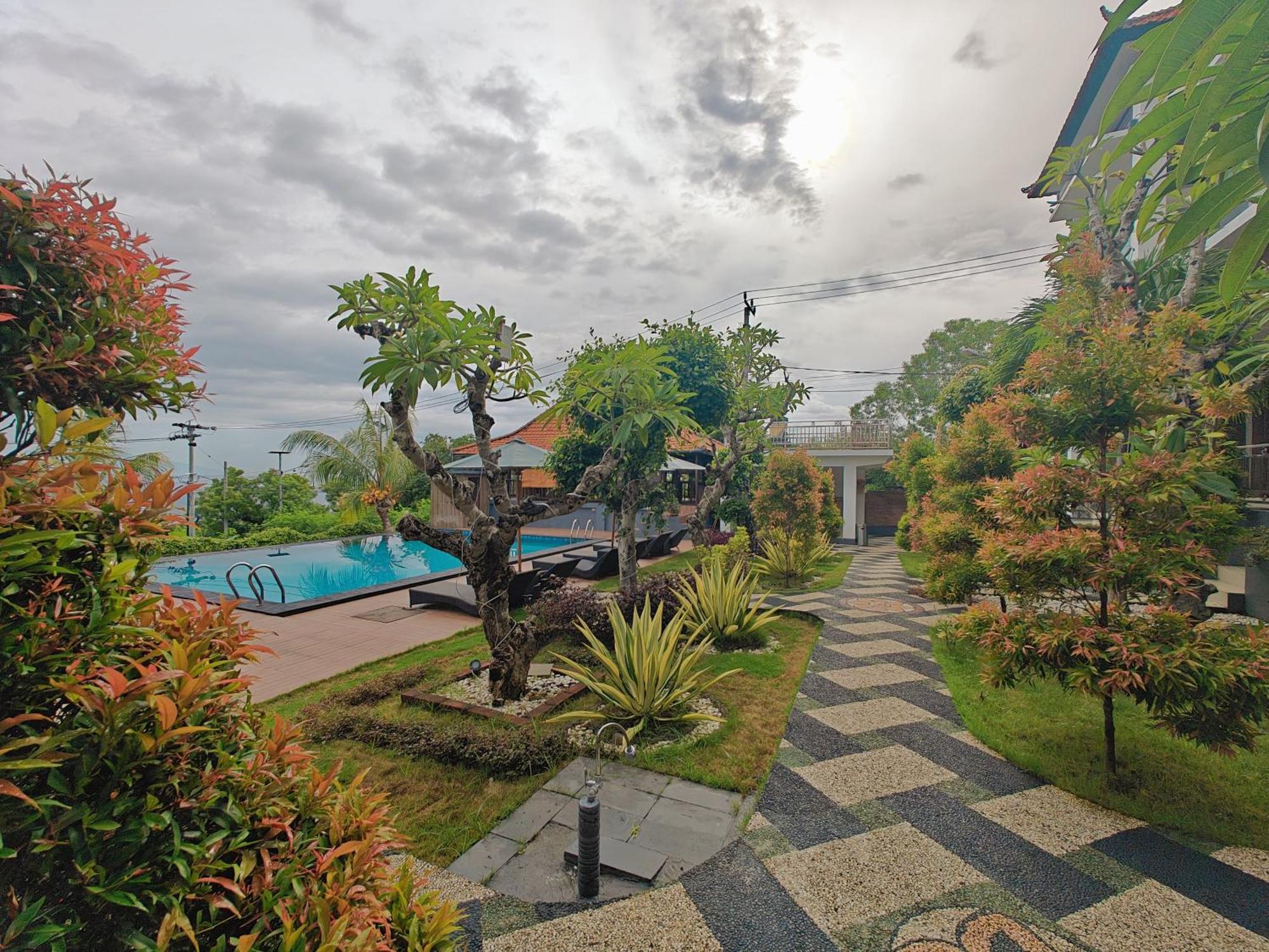 Nusa Sedayu Hotel By Ocean View Batununggul Экстерьер фото