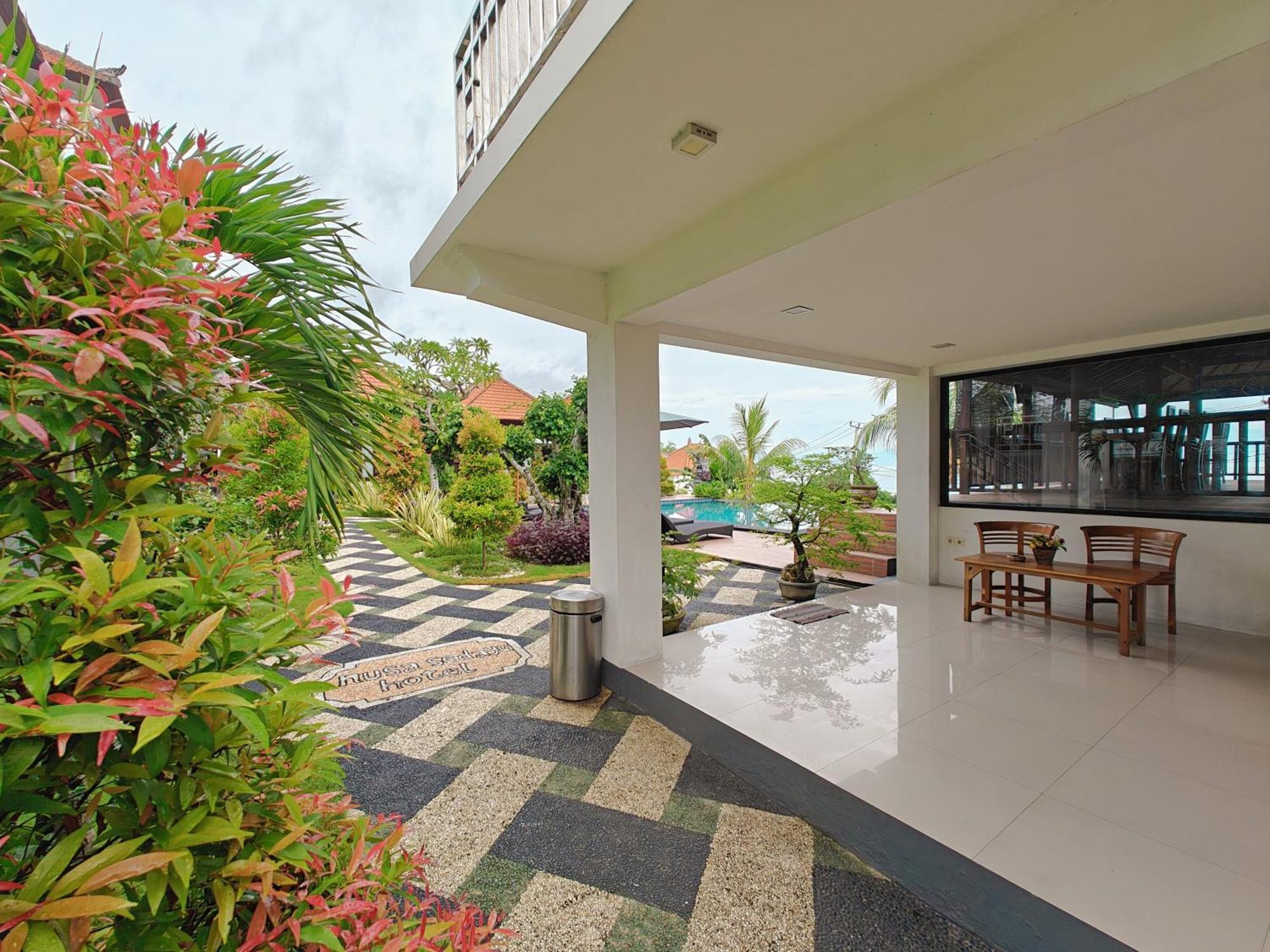 Nusa Sedayu Hotel By Ocean View Batununggul Экстерьер фото